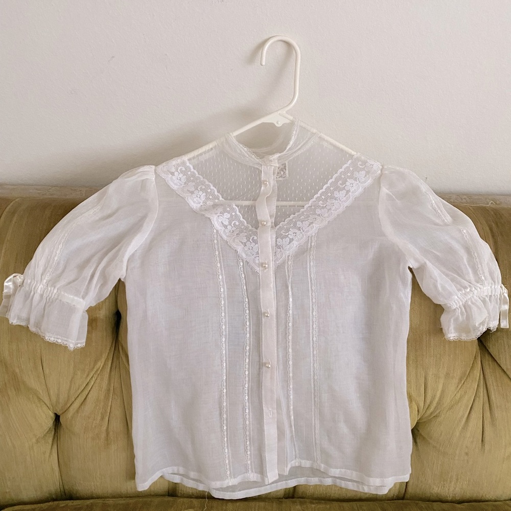 ~1979/80 Gunne Sax Jessica’s Gunnies high collar, short sleeve blouse.